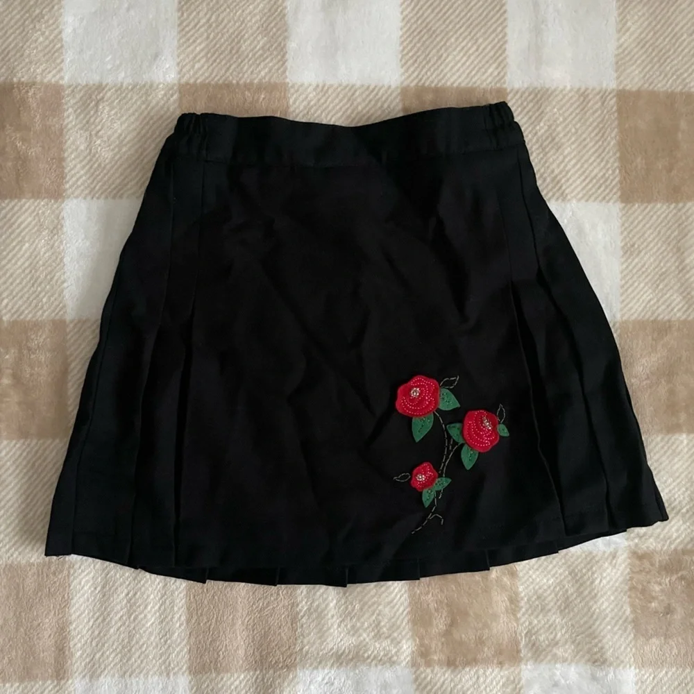 Vintage Girls The Children's Place Black Skirt with Red Floral Design